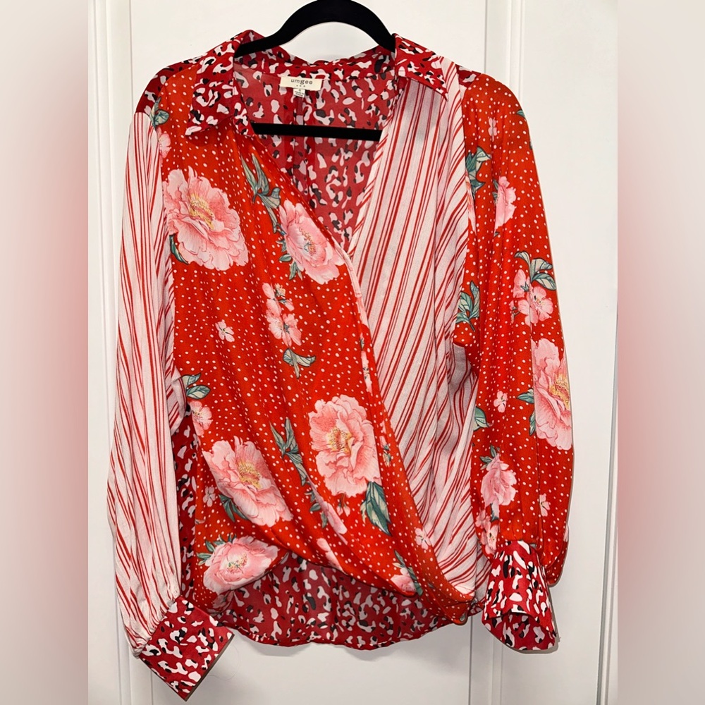 NWOT Umgee Red accent blouse size small
